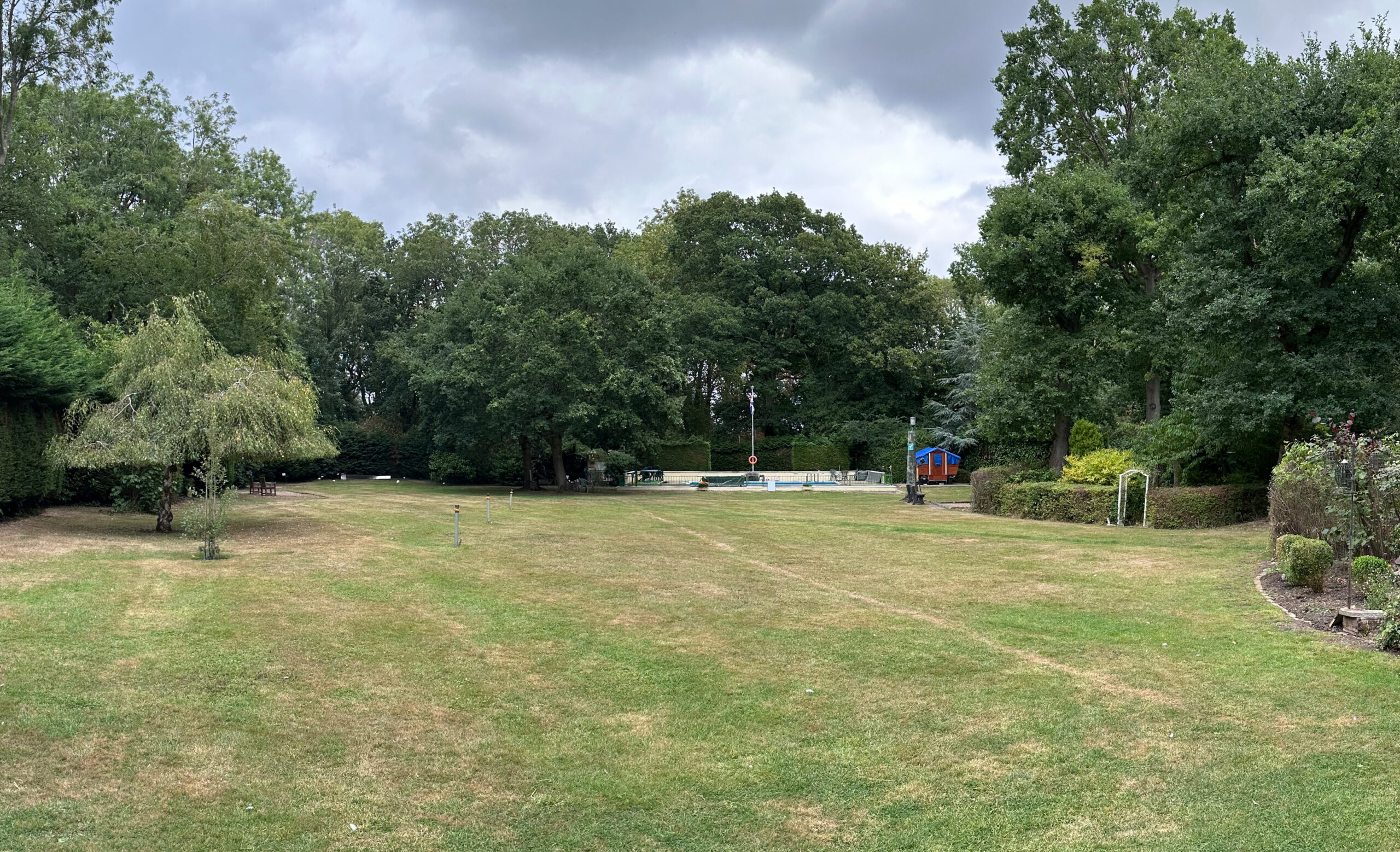 Oaklands Lawn